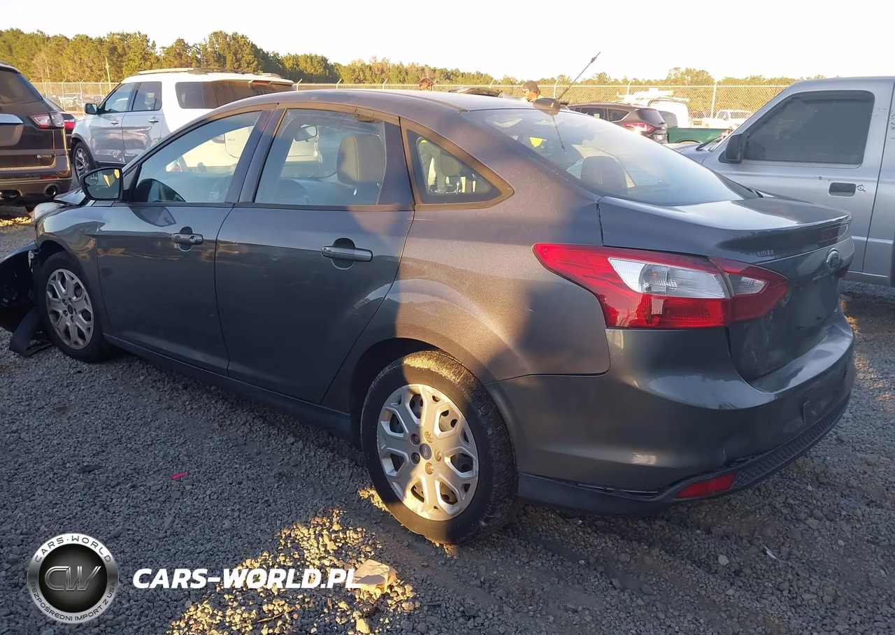 2012 Ford Focus Se VIN:1FAHP3F22CL371596 - 3