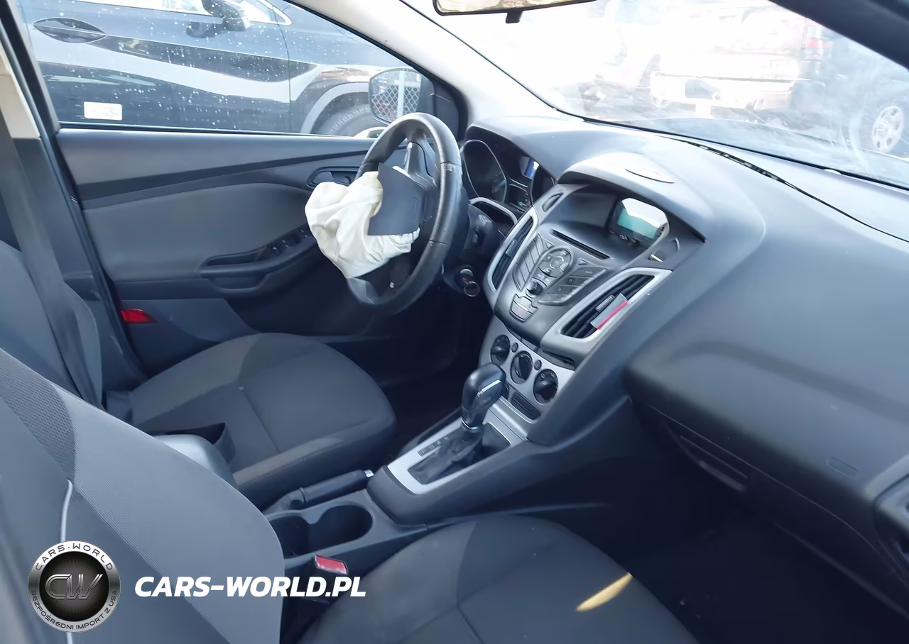 2012 Ford Focus Se VIN:1FAHP3F22CL371596 - 5