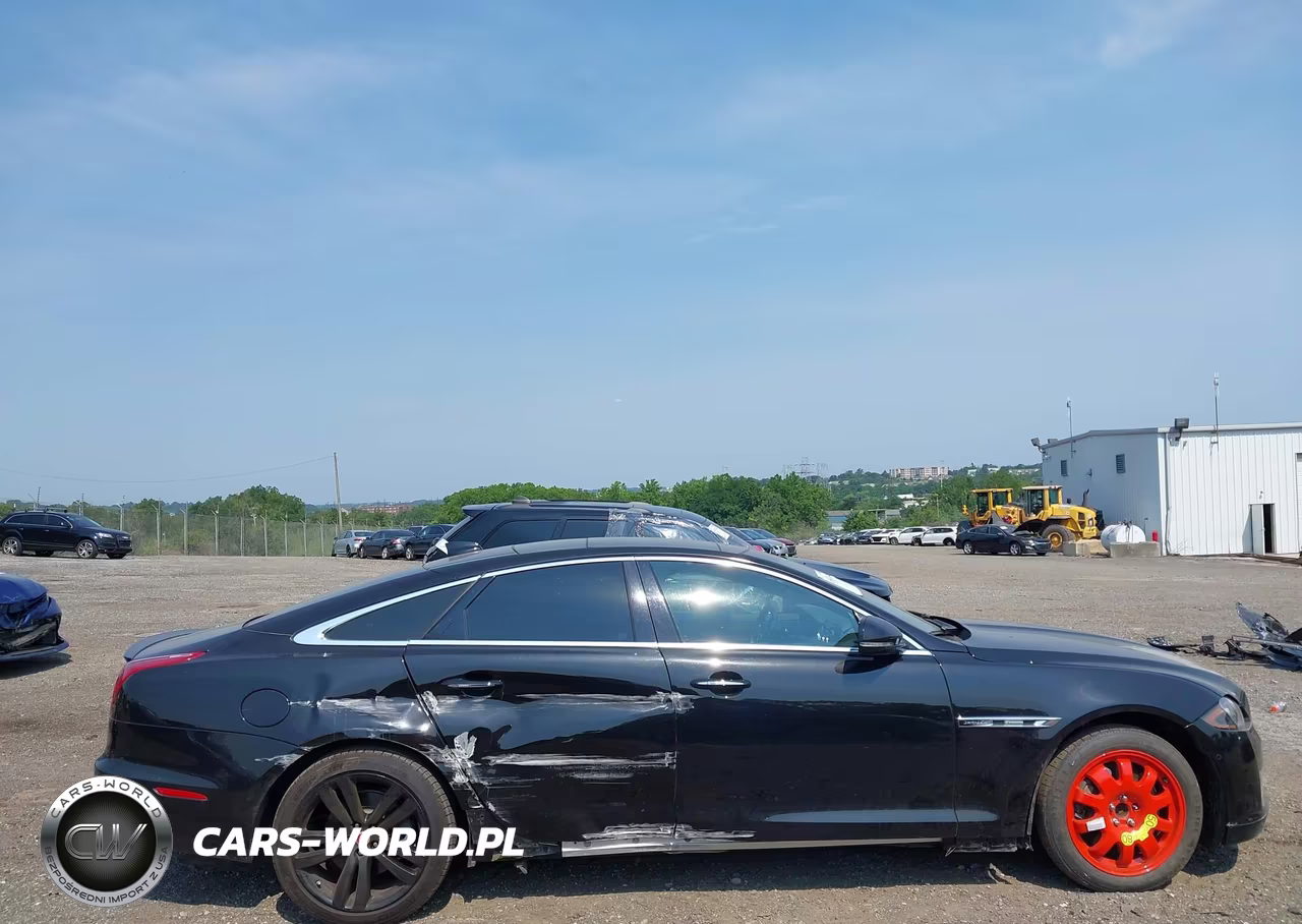 2019 XJ R - SPO XJ R - SPO R - SPORT VIN:SAJWA1C7XK8W21242 - 13