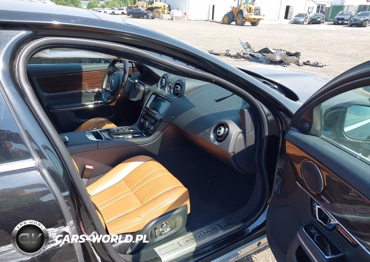 2019 XJ R - SPO XJ R - SPO R - SPORT VIN:SAJWA1C7XK8W21242 - 5