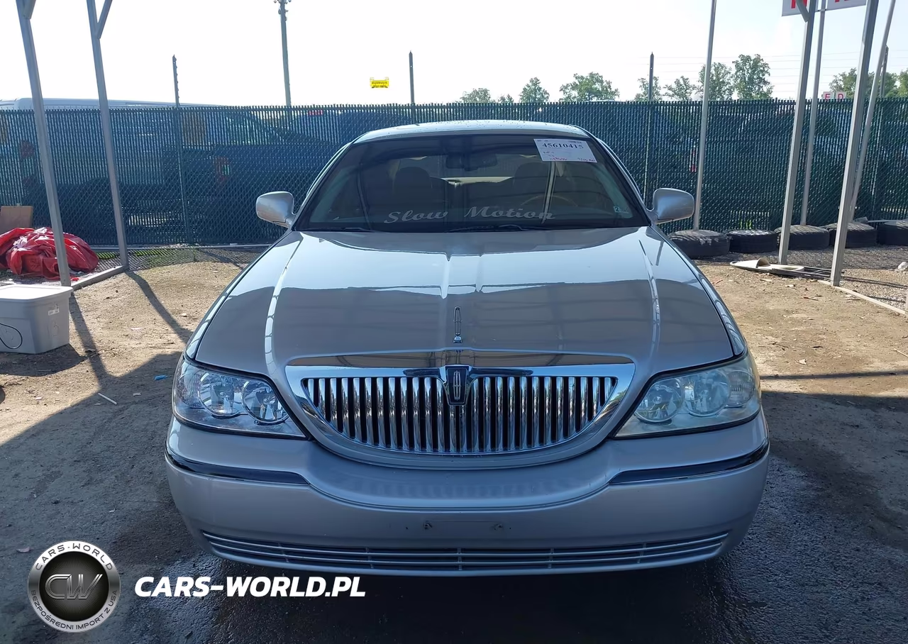 2007 Lincoln Town Car Signature Limited VIN:1LNHM82W17Y628826 - 13