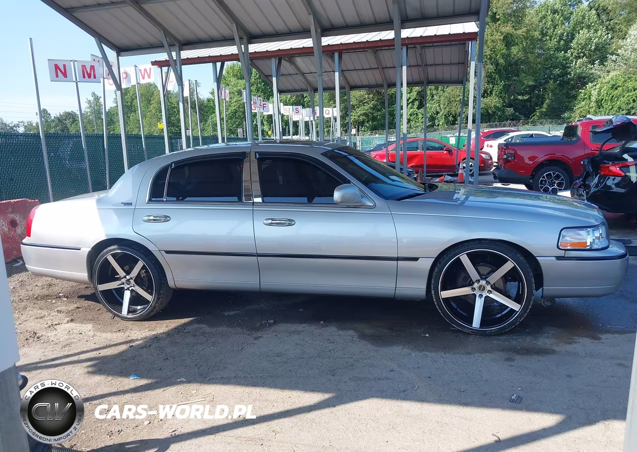 2007 Lincoln Town Car Signature Limited VIN:1LNHM82W17Y628826 - 14