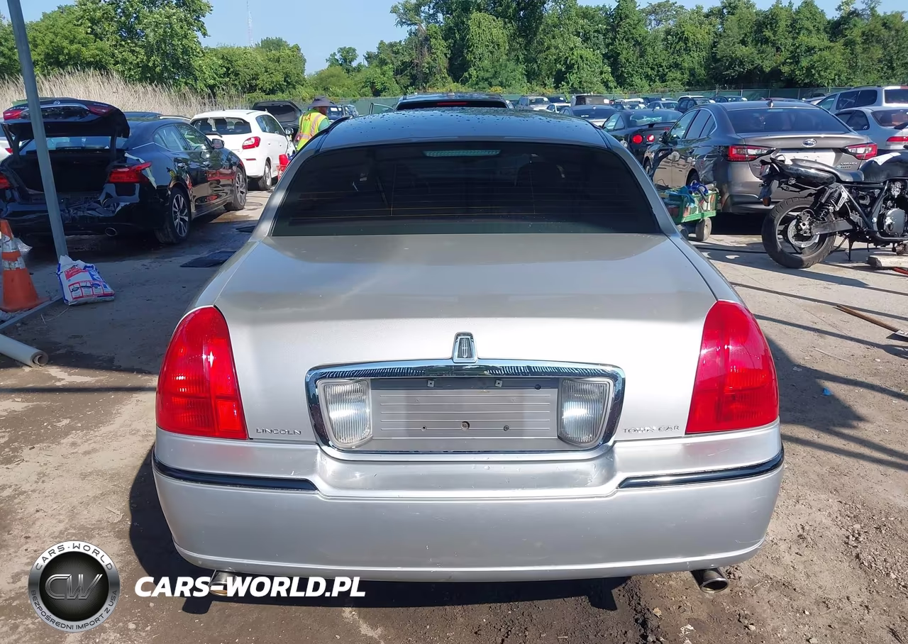 2007 Lincoln Town Car Signature Limited VIN:1LNHM82W17Y628826 - 17