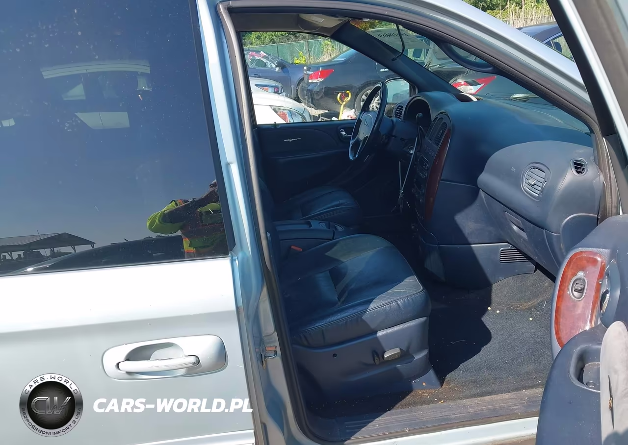 2002 Chrysler Town & Country Limited VIN:2C8GP64L62R628086 - 5