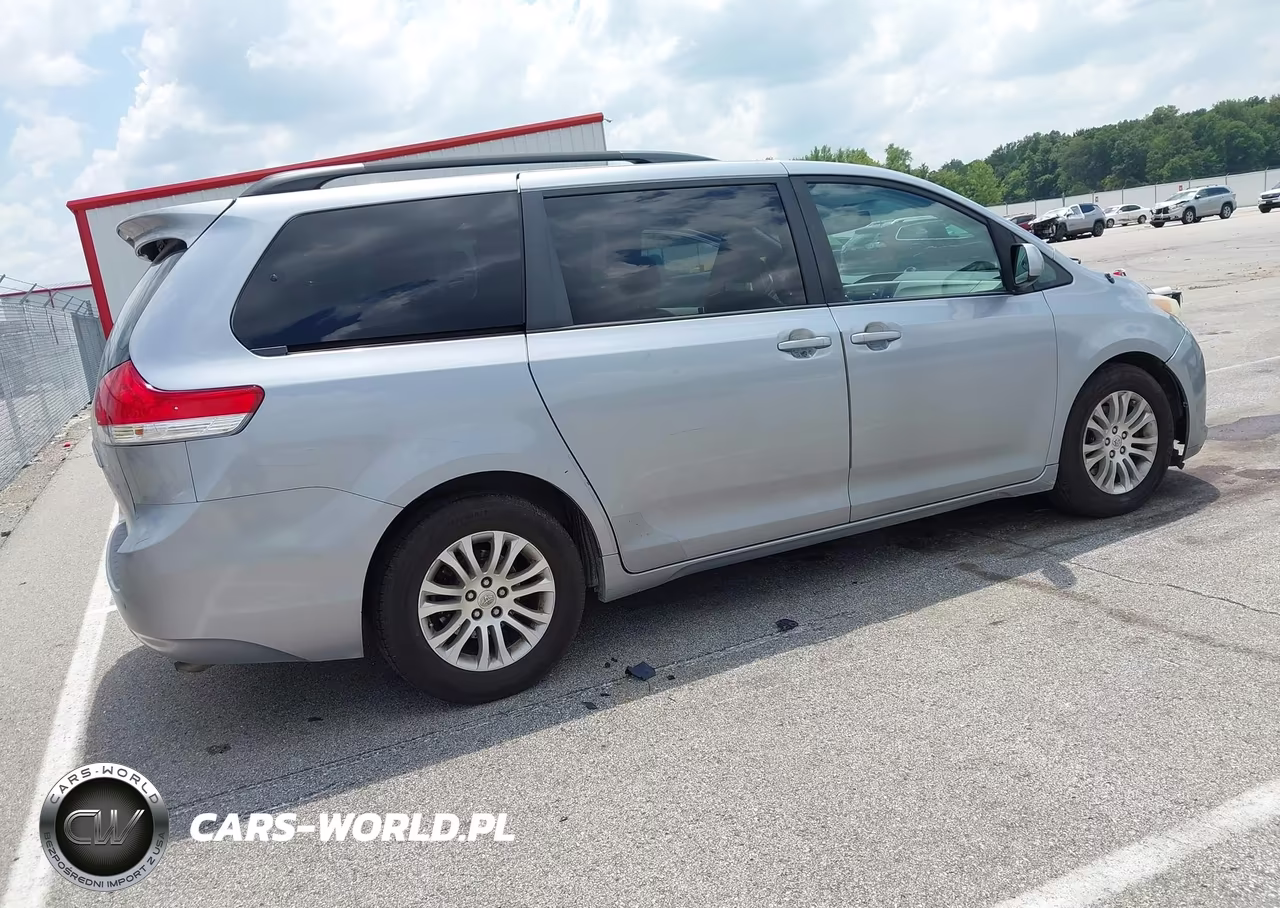 2013 Toyota Sienna Xle V6 8 Passenger VIN:5TDYK3DC4DS374228 - 4