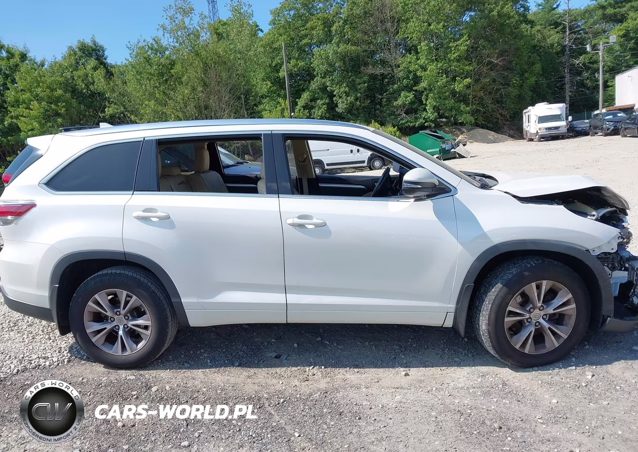 2015 Toyota Highlander Xle V6 VIN:5TDJKRFH2FS213036 - 14