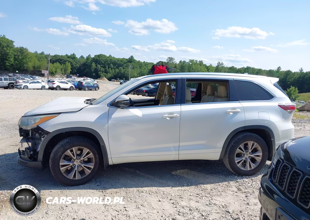 2015 Toyota Highlander Xle V6 VIN:5TDJKRFH2FS213036 - 15