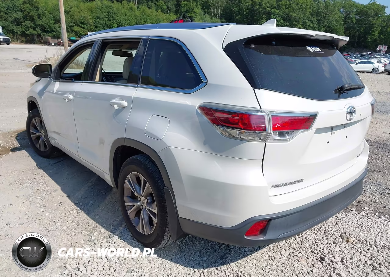 2015 Toyota Highlander Xle V6 VIN:5TDJKRFH2FS213036 - 3