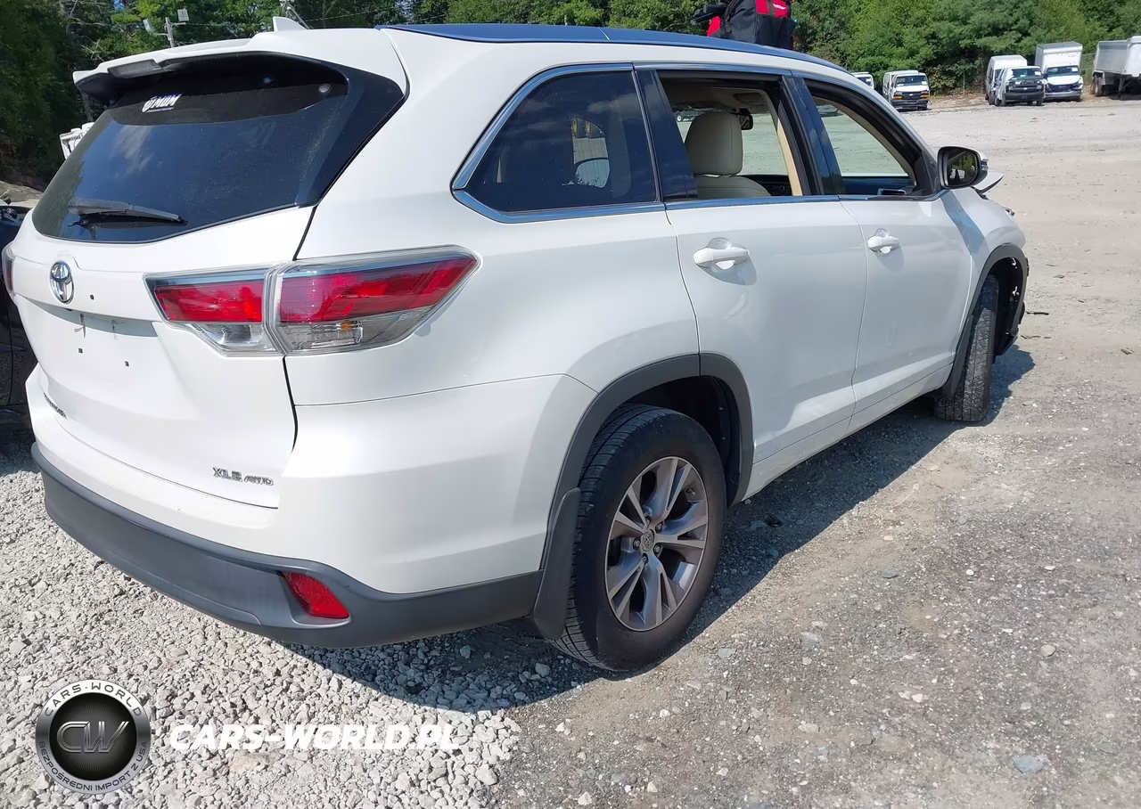 2015 Toyota Highlander Xle V6 VIN:5TDJKRFH2FS213036 - 4