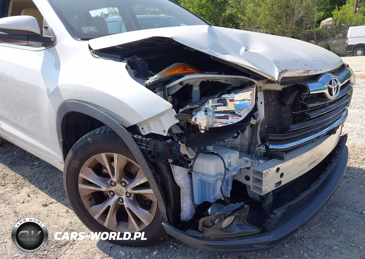 2015 Toyota Highlander Xle V6 VIN:5TDJKRFH2FS213036 - 6