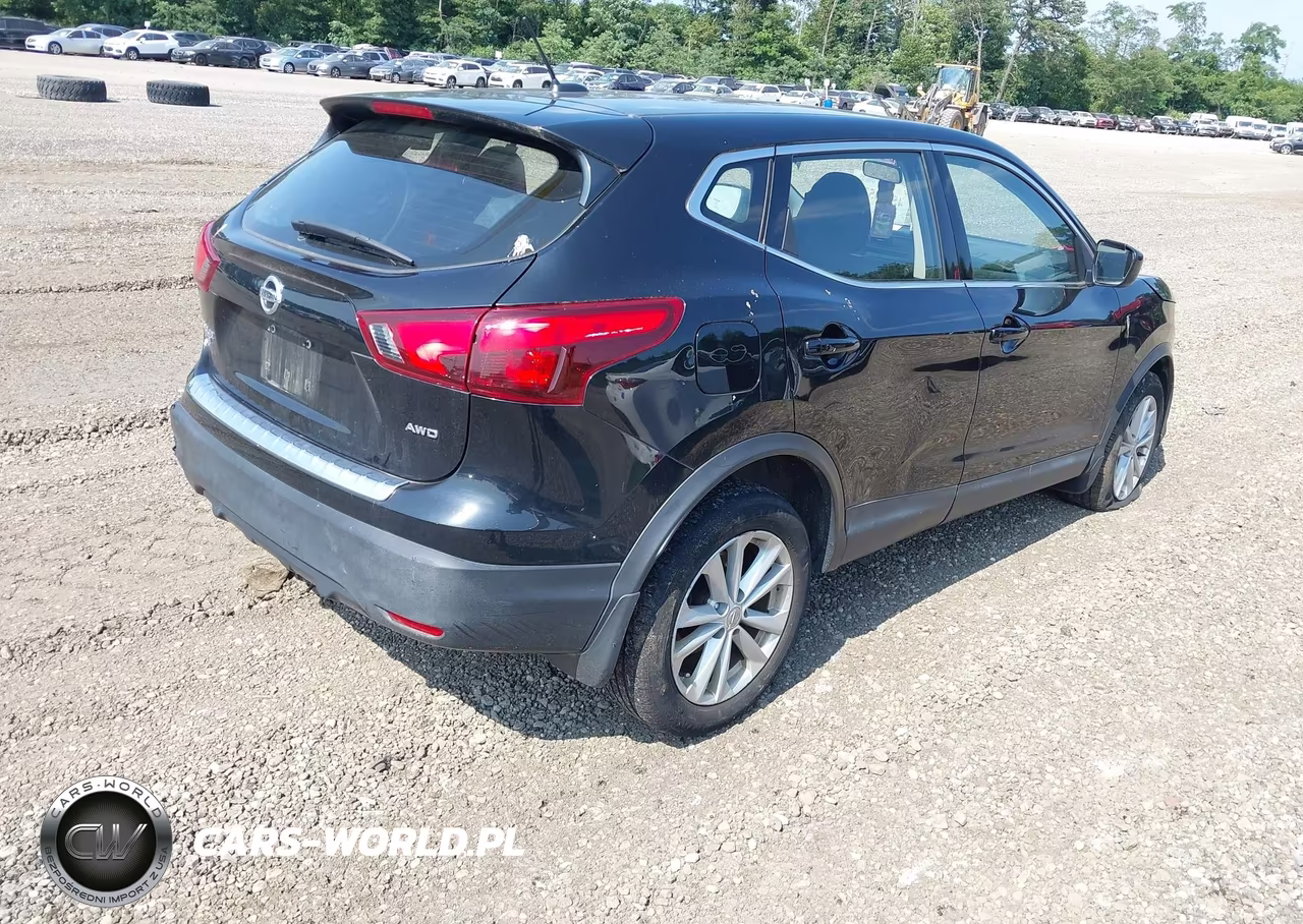 2018 Nissan Rogue Sport S VIN:JN1BJ1CR6JW285729 - 4
