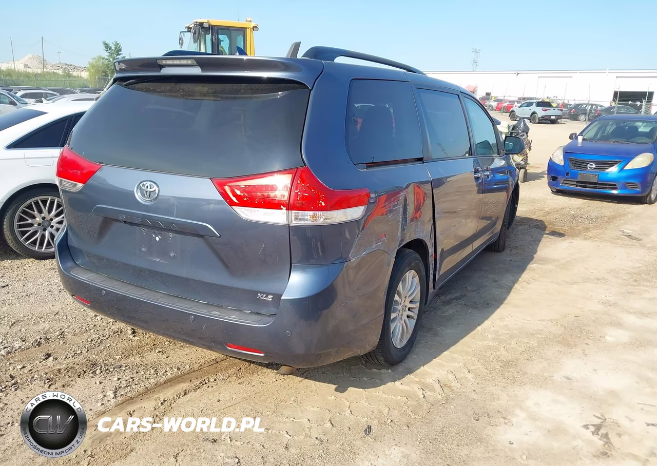 2014 Toyota Sienna Xle V6 8 Passenger VIN:5TDYK3DC9ES472219 - 4