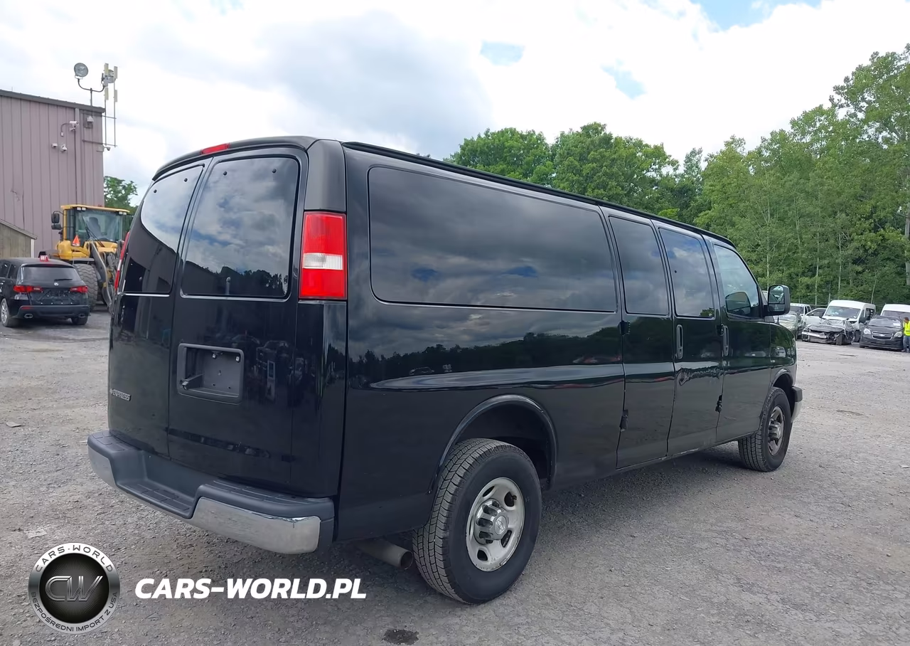 2017 Chevrolet Express 3500 Lt VIN:1GAZGPFF0H1274465 - 4
