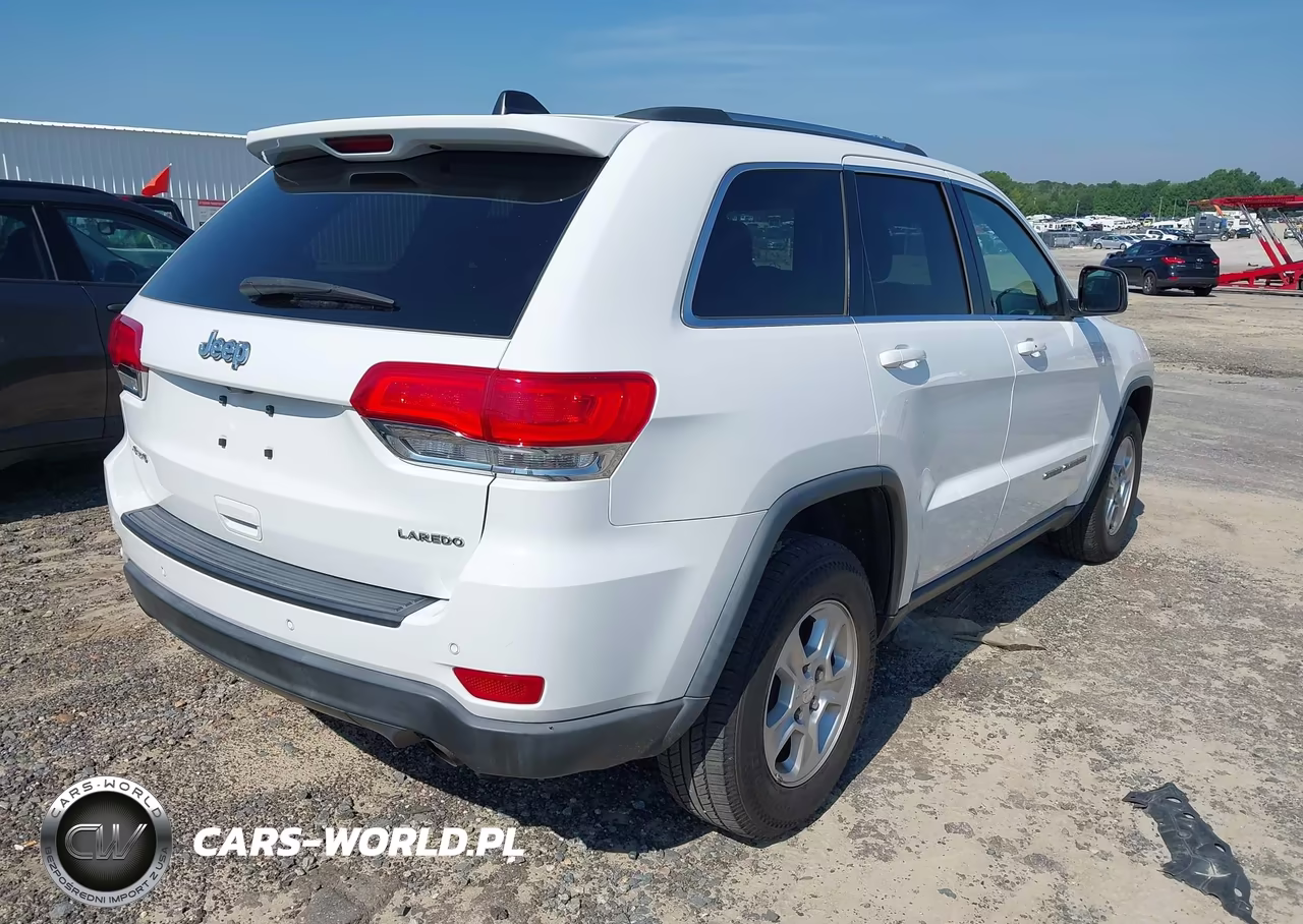 2017 Jeep Grand Cherokee Laredo VIN:1C4RJFAG8HC882077 - 4