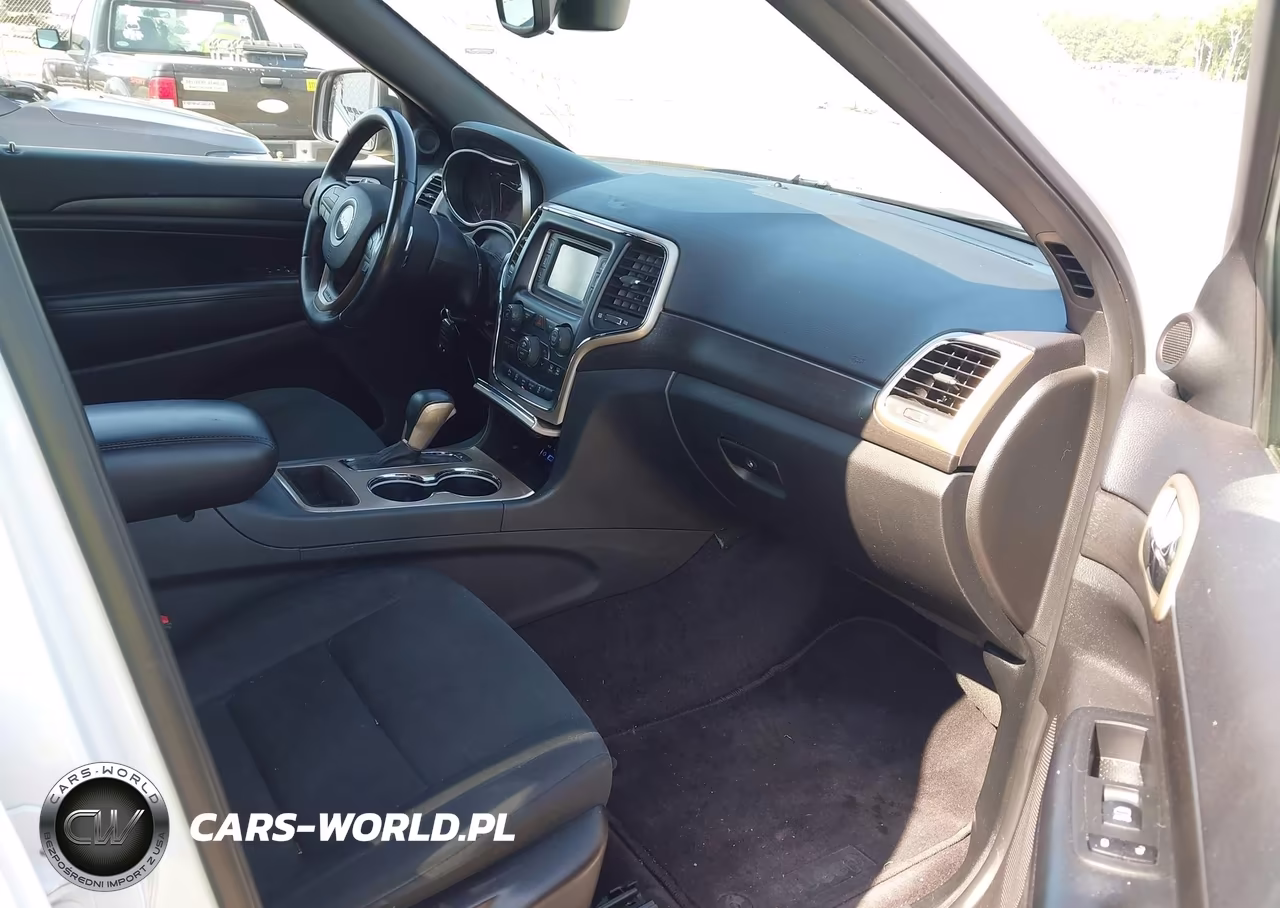 2017 Jeep Grand Cherokee Laredo VIN:1C4RJFAG8HC882077 - 5