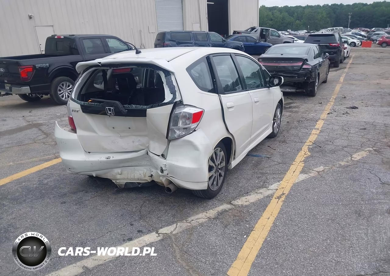 2012 Honda Fit Sport VIN:JHMGE8H53CC027774 - 4