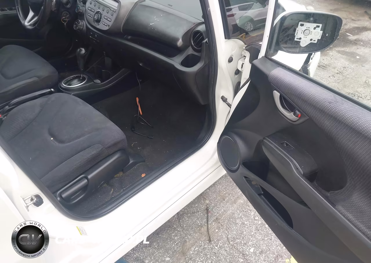 2012 Honda Fit Sport VIN:JHMGE8H53CC027774 - 5