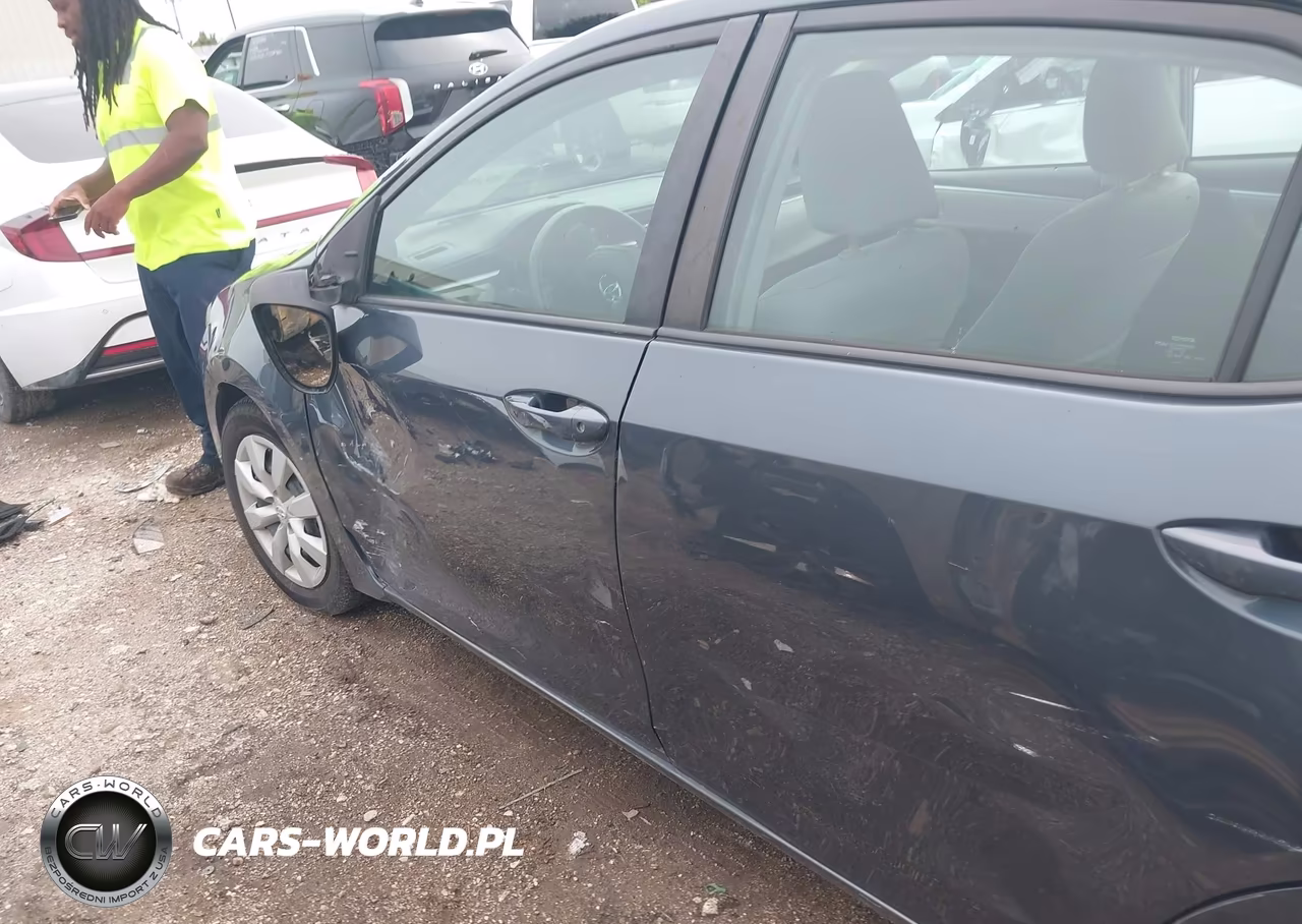 2015 Toyota Corolla Le VIN:2T1BURHE6FC371017 - 18