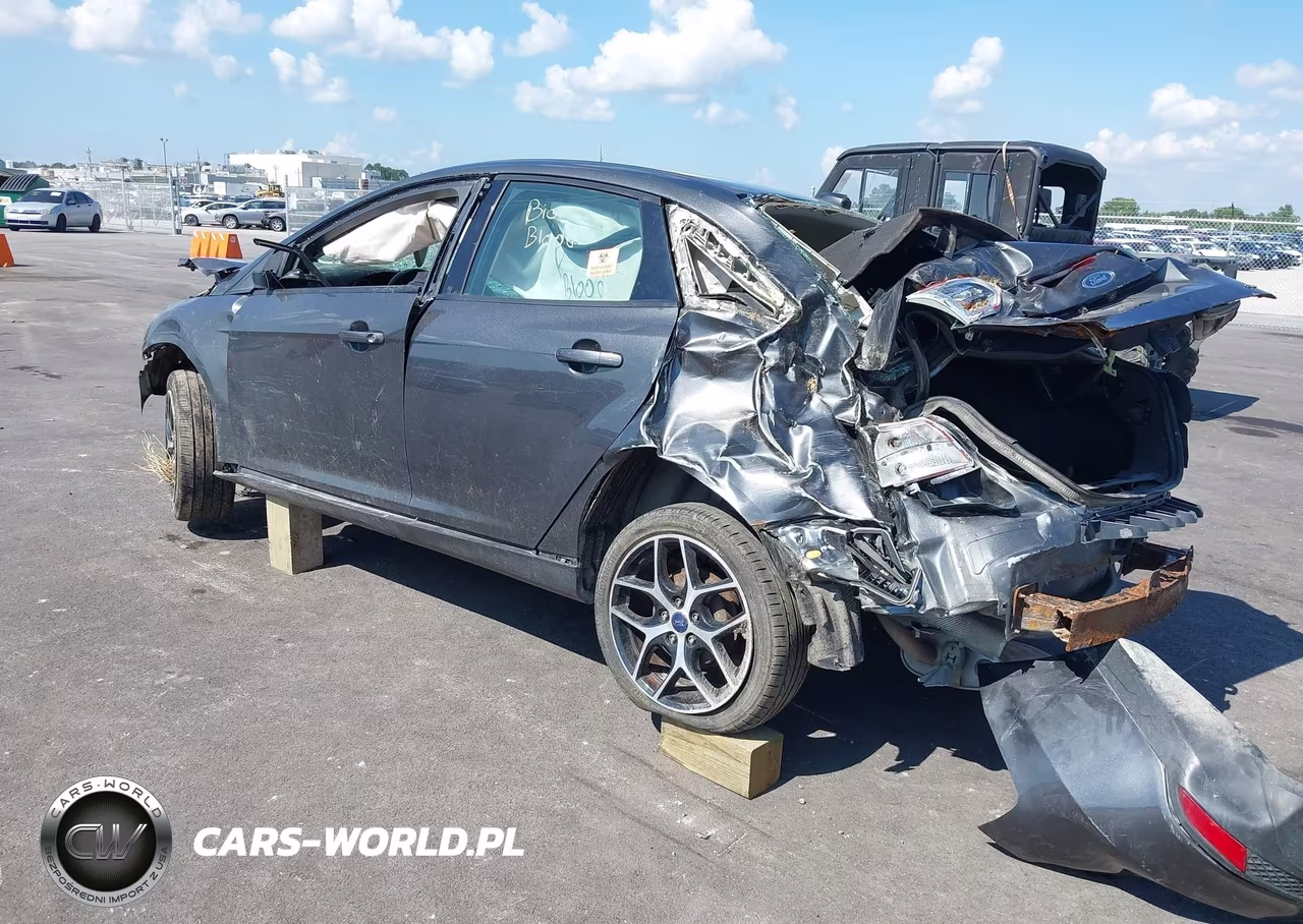 2017 Ford Focus Se VIN:1FADP3F29HL289709 - 3