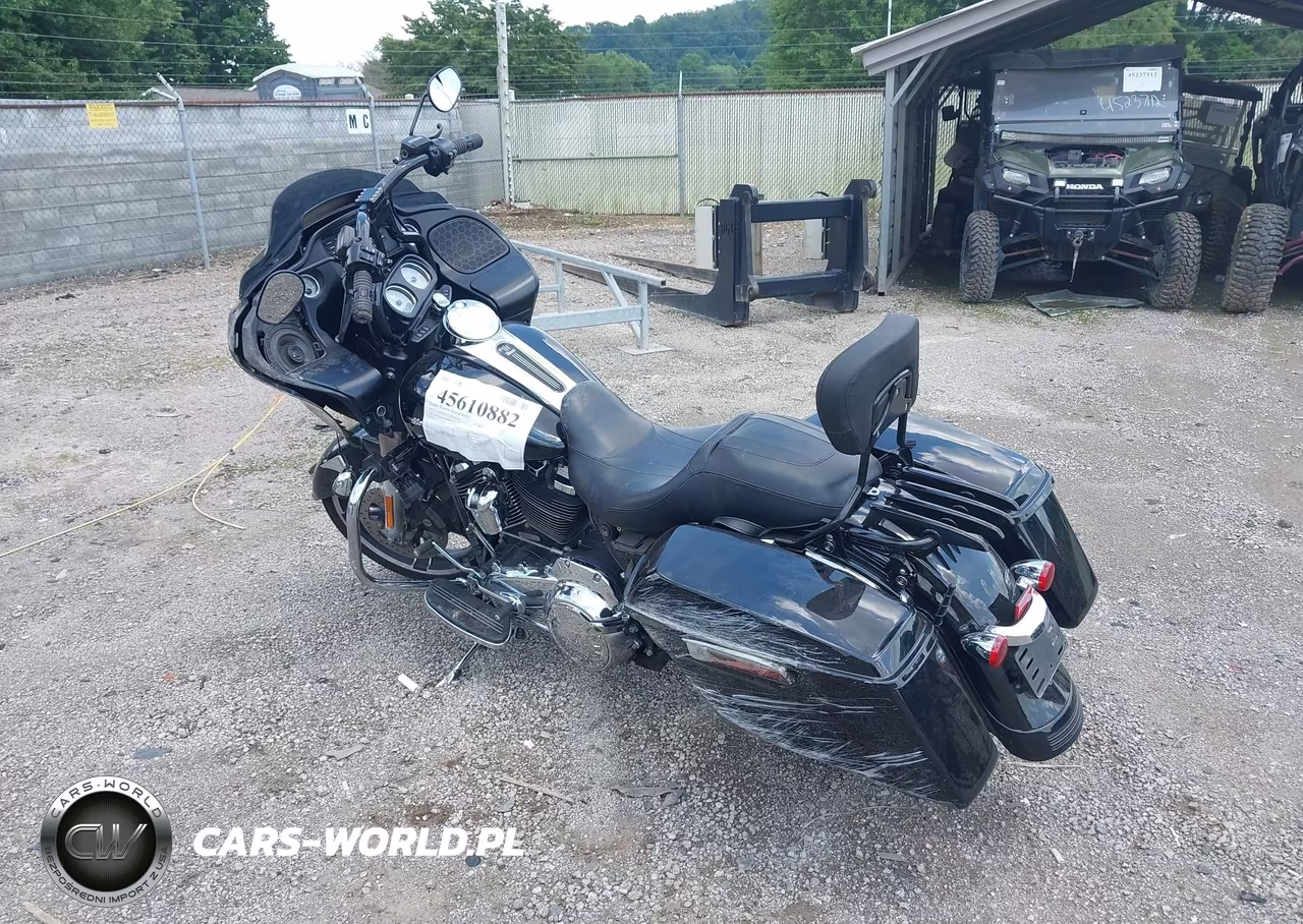 2017 Harley-Davidson Fltrx Road Glide VIN:1HD1KHC10HB668705 - 3