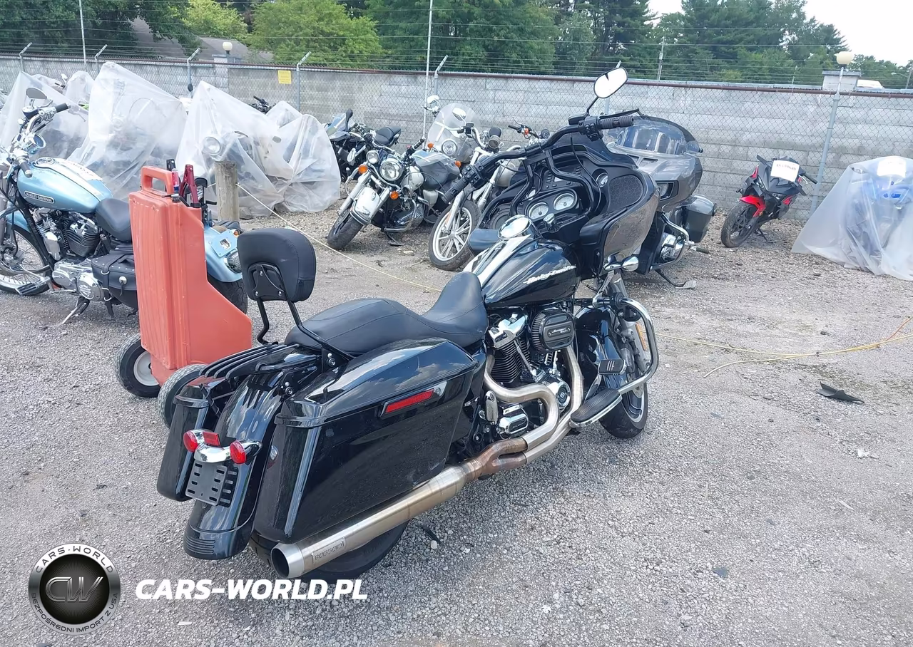 2017 Harley-Davidson Fltrx Road Glide VIN:1HD1KHC10HB668705 - 4