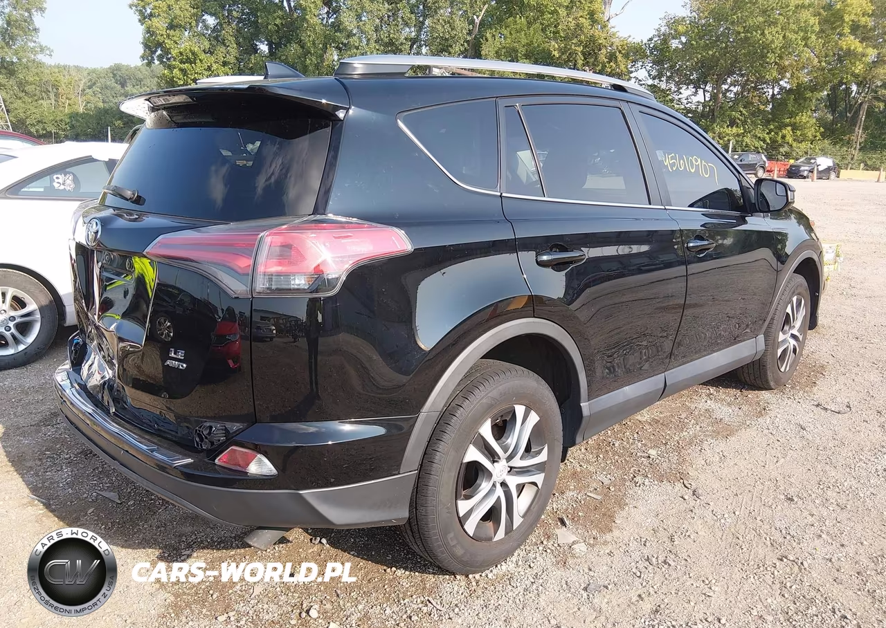 2017 Toyota Rav4 Le VIN:2T3BFREVXHW633497 - 4