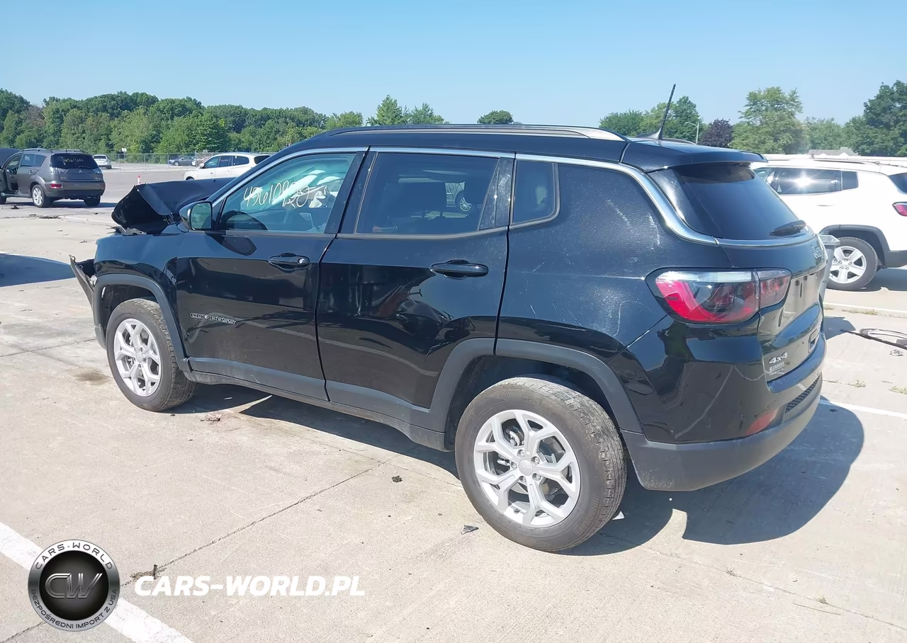 2024 Jeep Compass Latitude 4X4 VIN:3C4NJDBN4RT155945 - 3