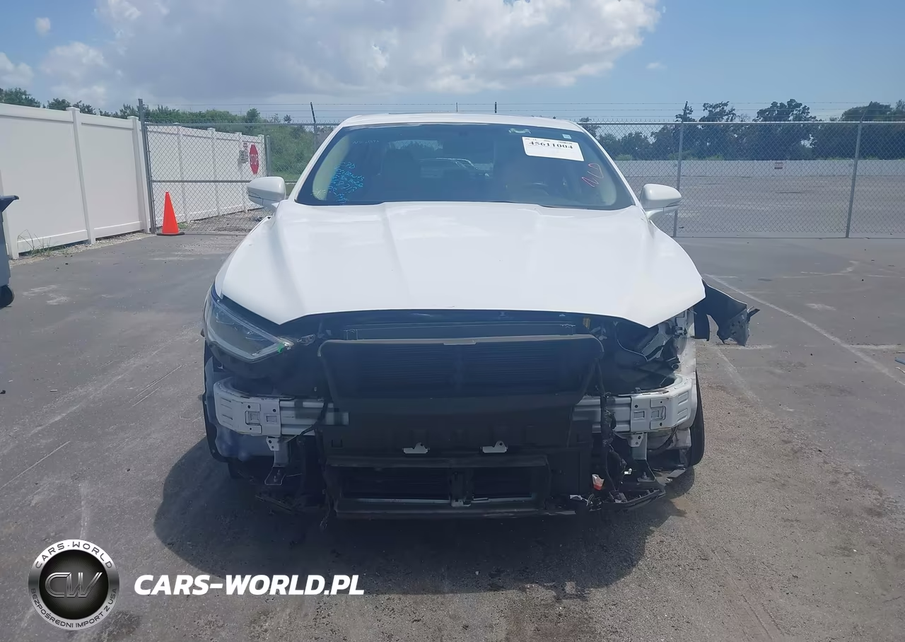 2018 Ford Fusion Hybrid Titanium VIN:3FA6P0RU3JR137677 - 13
