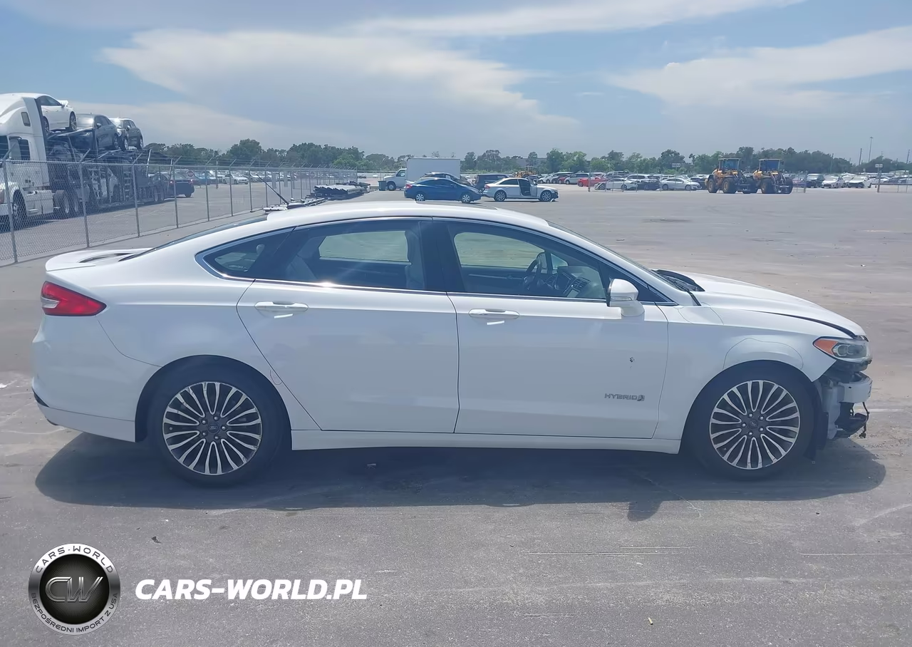 2018 Ford Fusion Hybrid Titanium VIN:3FA6P0RU3JR137677 - 14