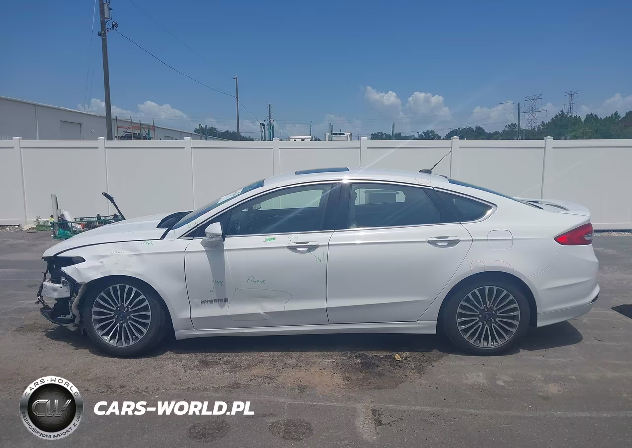 2018 Ford Fusion Hybrid Titanium VIN:3FA6P0RU3JR137677 - 15