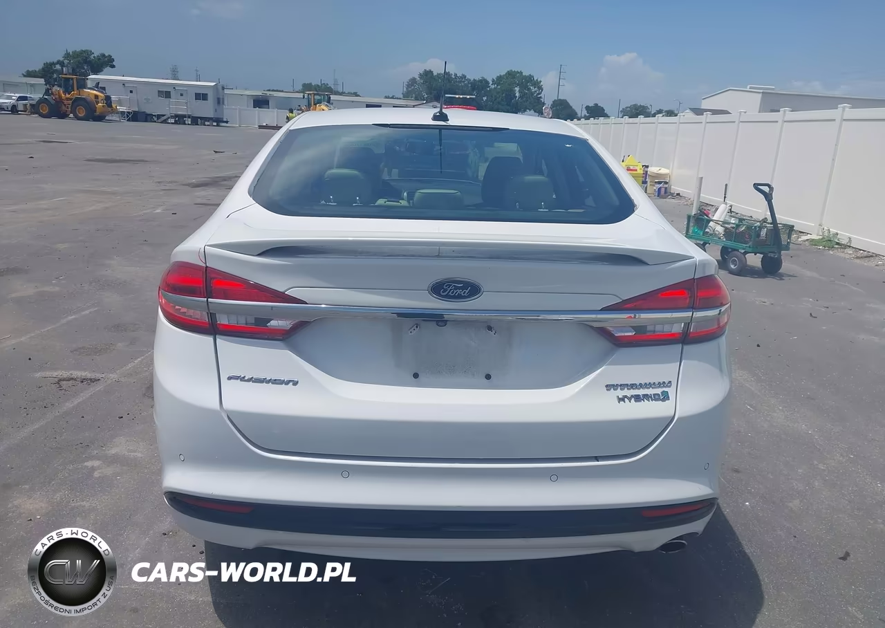 2018 Ford Fusion Hybrid Titanium VIN:3FA6P0RU3JR137677 - 17