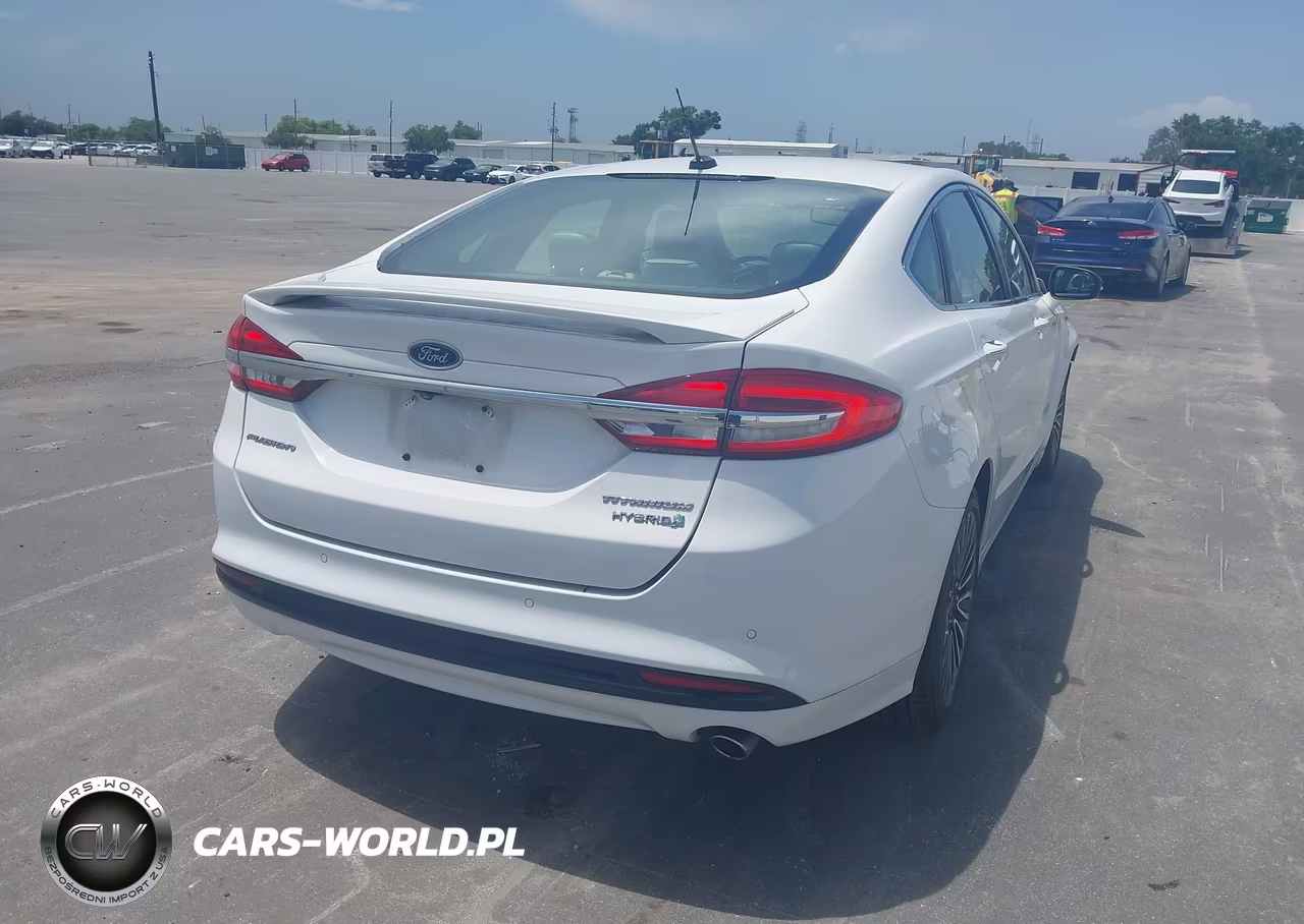 2018 Ford Fusion Hybrid Titanium VIN:3FA6P0RU3JR137677 - 4