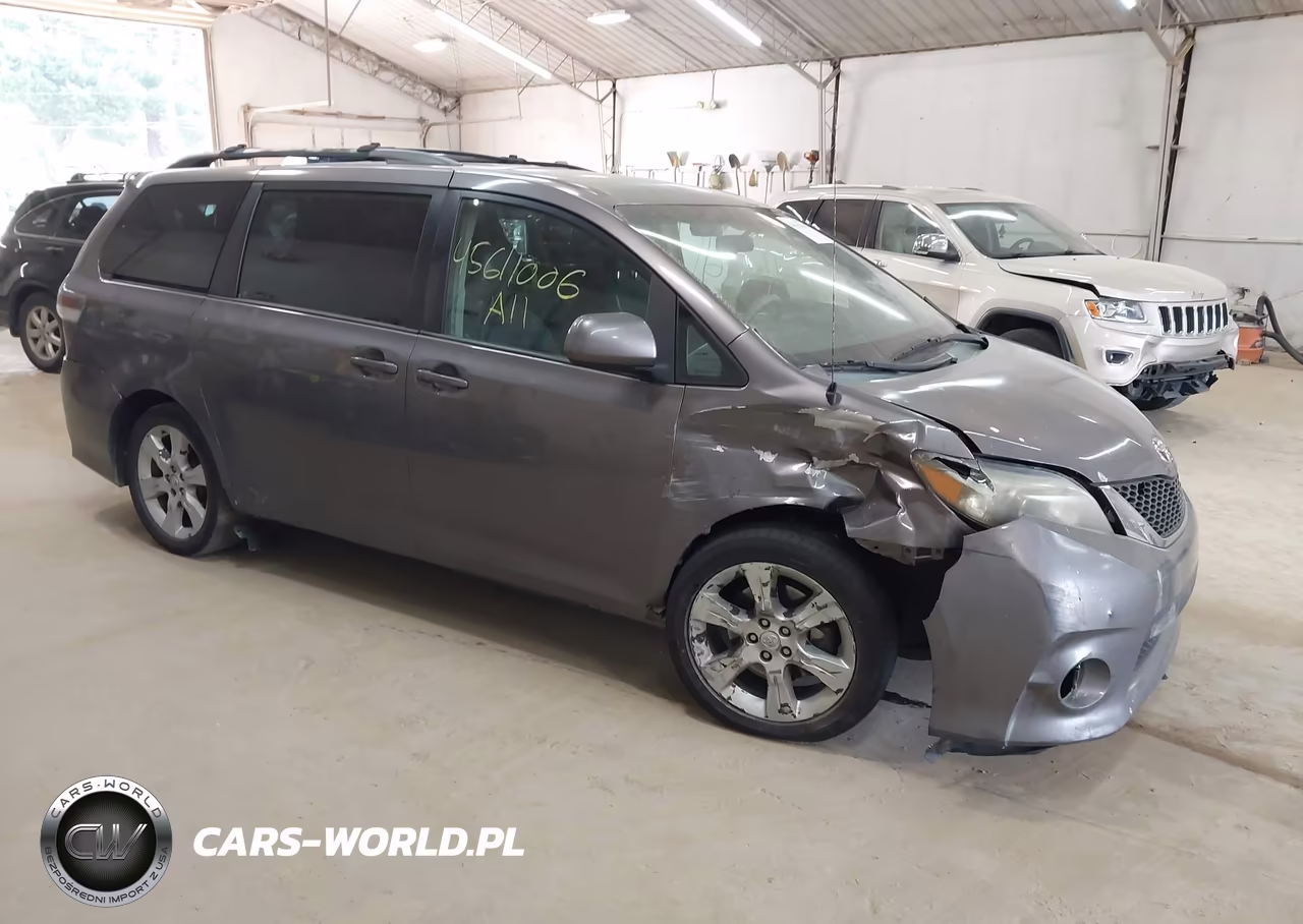2011 Toyota Sienna Sport