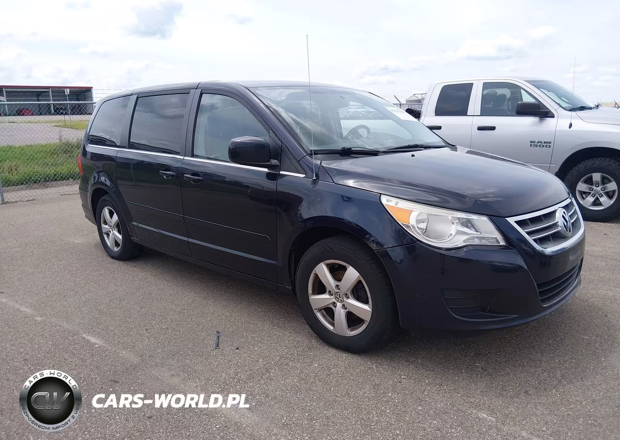 2010 Volkswagen Routan Se