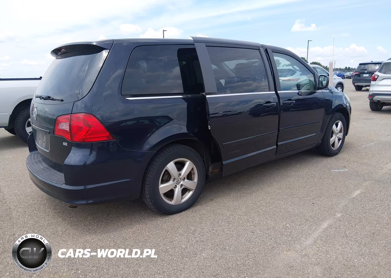 2010 Volkswagen Routan Se VIN:2V4RW3D13AR272288 - 4