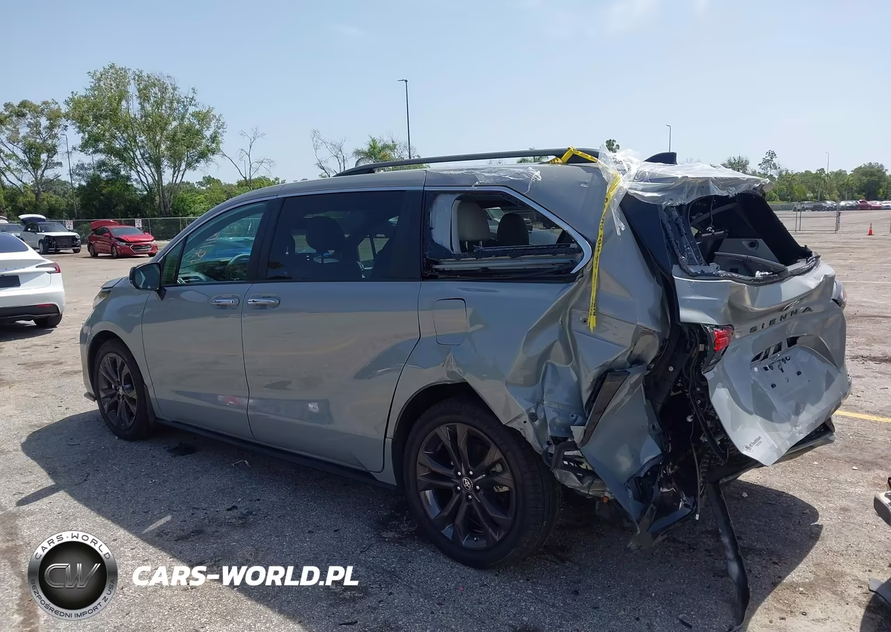 2024 Toyota Sienna Xse VIN:5TDDRKEC4RS203618 - 3