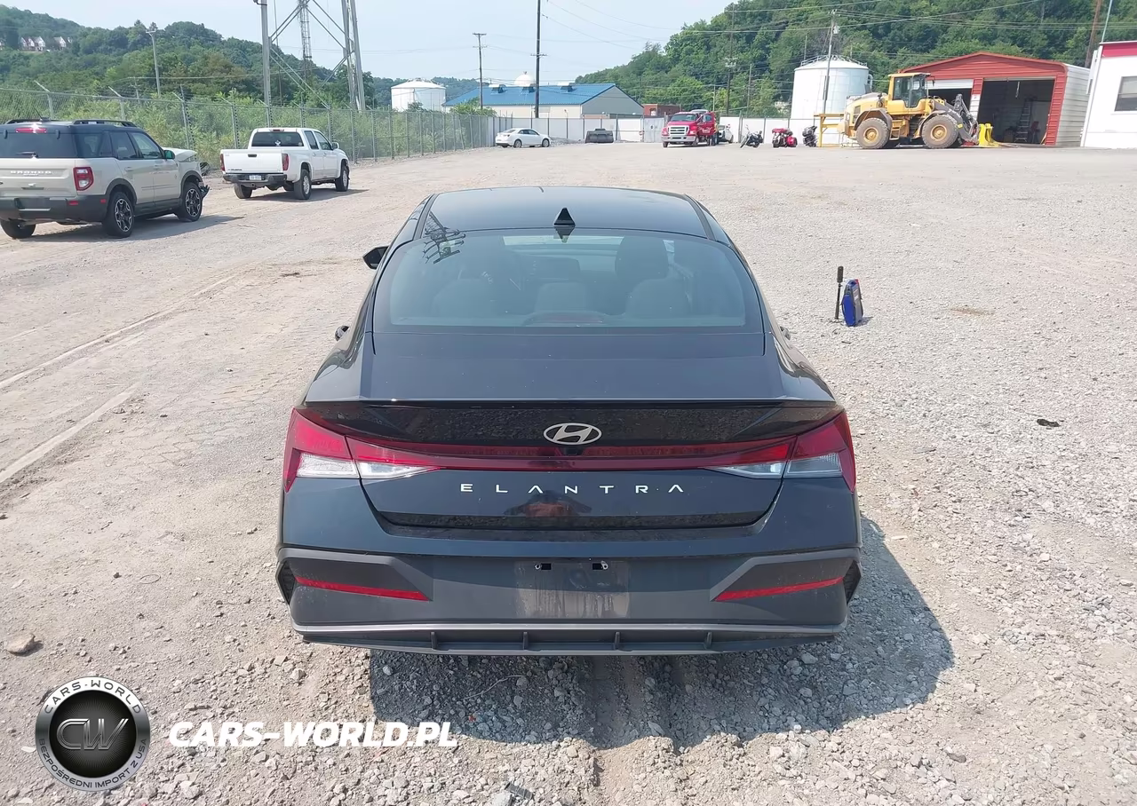 2025 Hyundai Elantra Sel Sport VIN:KMHLM4DG6SU053311 - 17
