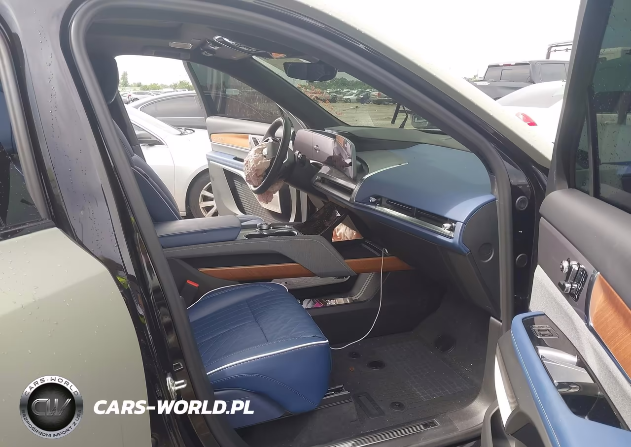 2026 Cadillac Vistiq Premium Luxury VIN:1GYC3MML7TZ710071 - 5