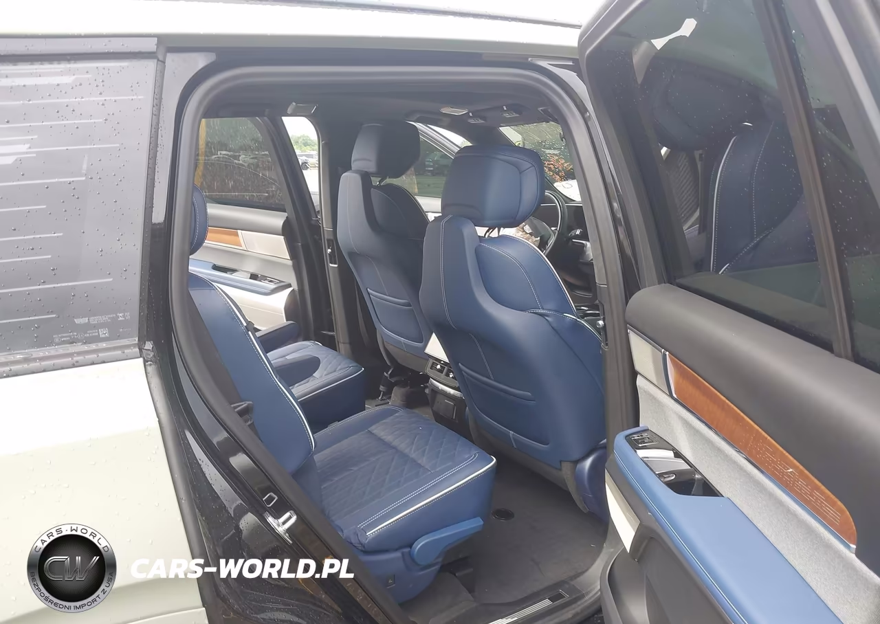 2026 Cadillac Vistiq Premium Luxury VIN:1GYC3MML7TZ710071 - 8