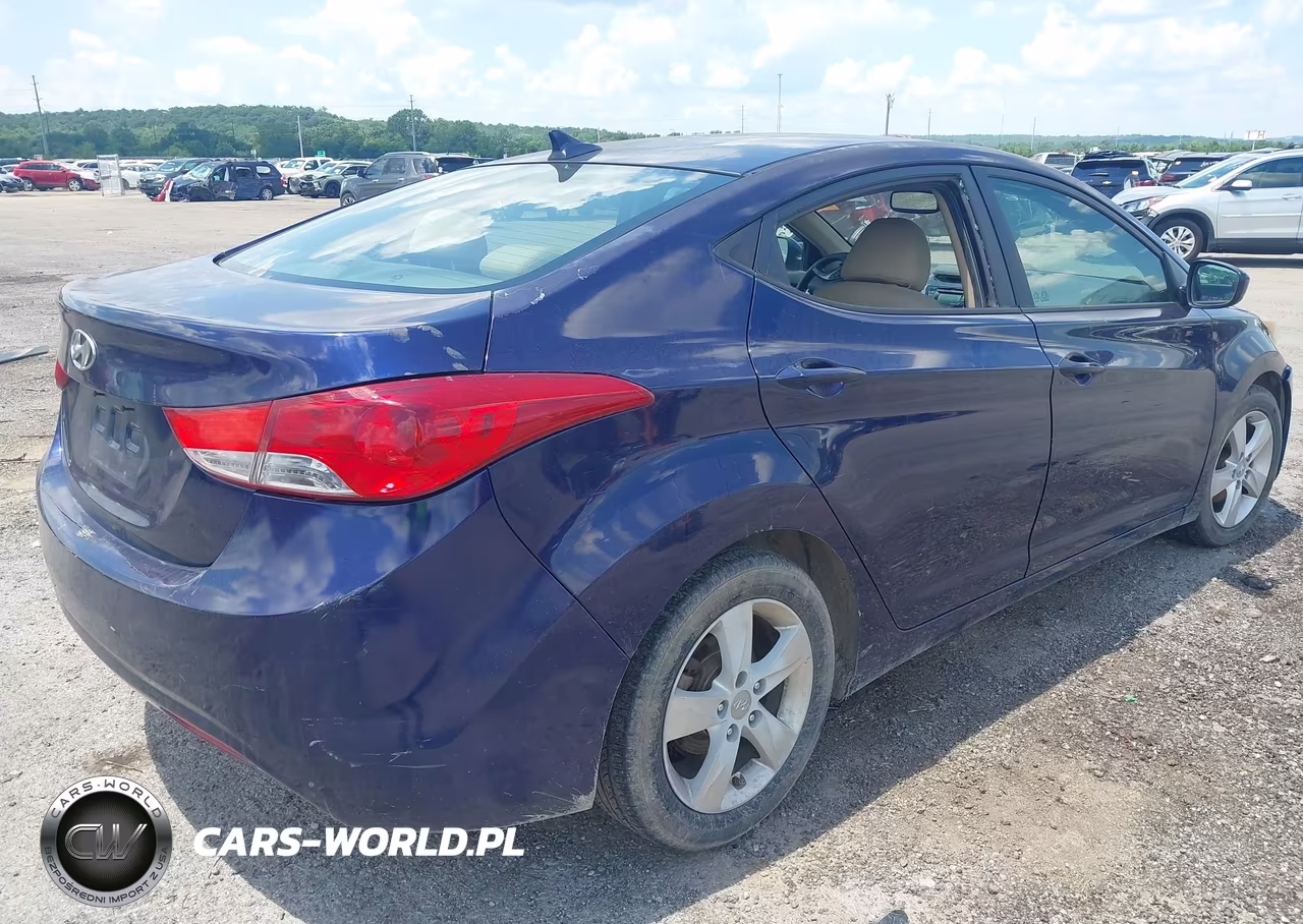 2013 Hyundai Elantra Gls VIN:5NPDH4AE8DH205375 - 4