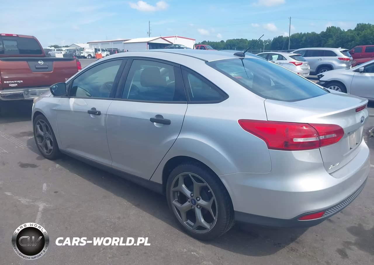 2017 Ford Focus S VIN:1FADP3E27HL317024 - 3