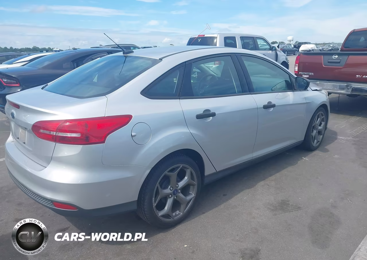 2017 Ford Focus S VIN:1FADP3E27HL317024 - 4