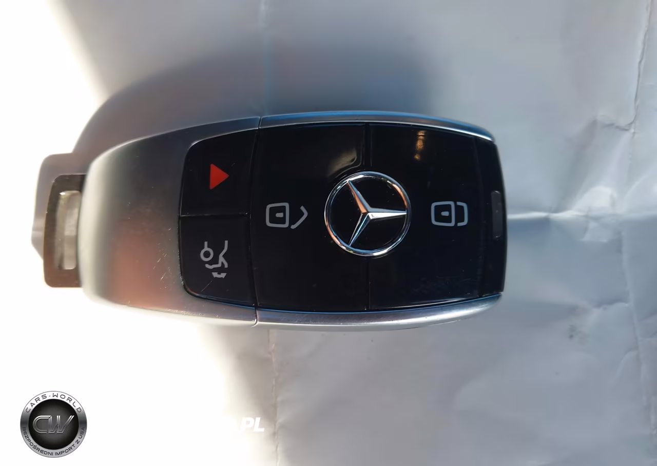 2018 Mercedes-Benz E 300 4Matic VIN:WDDZF4KB5JA486303 - 11