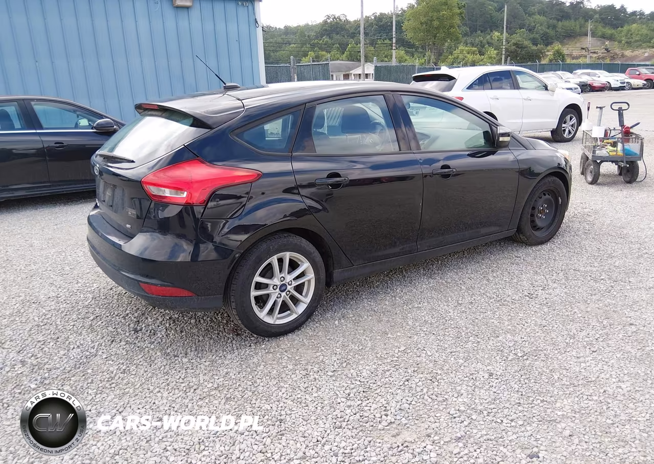 2017 Ford Focus Se VIN:1FADP3K2XHL298831 - 4