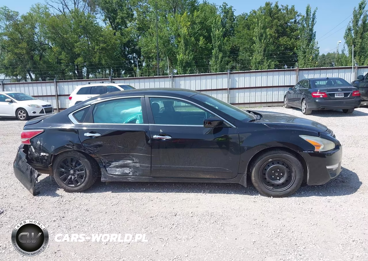2015 Nissan Altima 2.5 S VIN:1N4AL3AP9FN879184 - 13