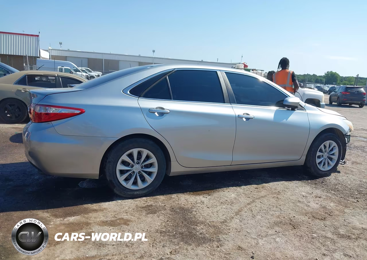 2015 Toyota Camry Le VIN:4T4BF1FK1FR510544 - 14