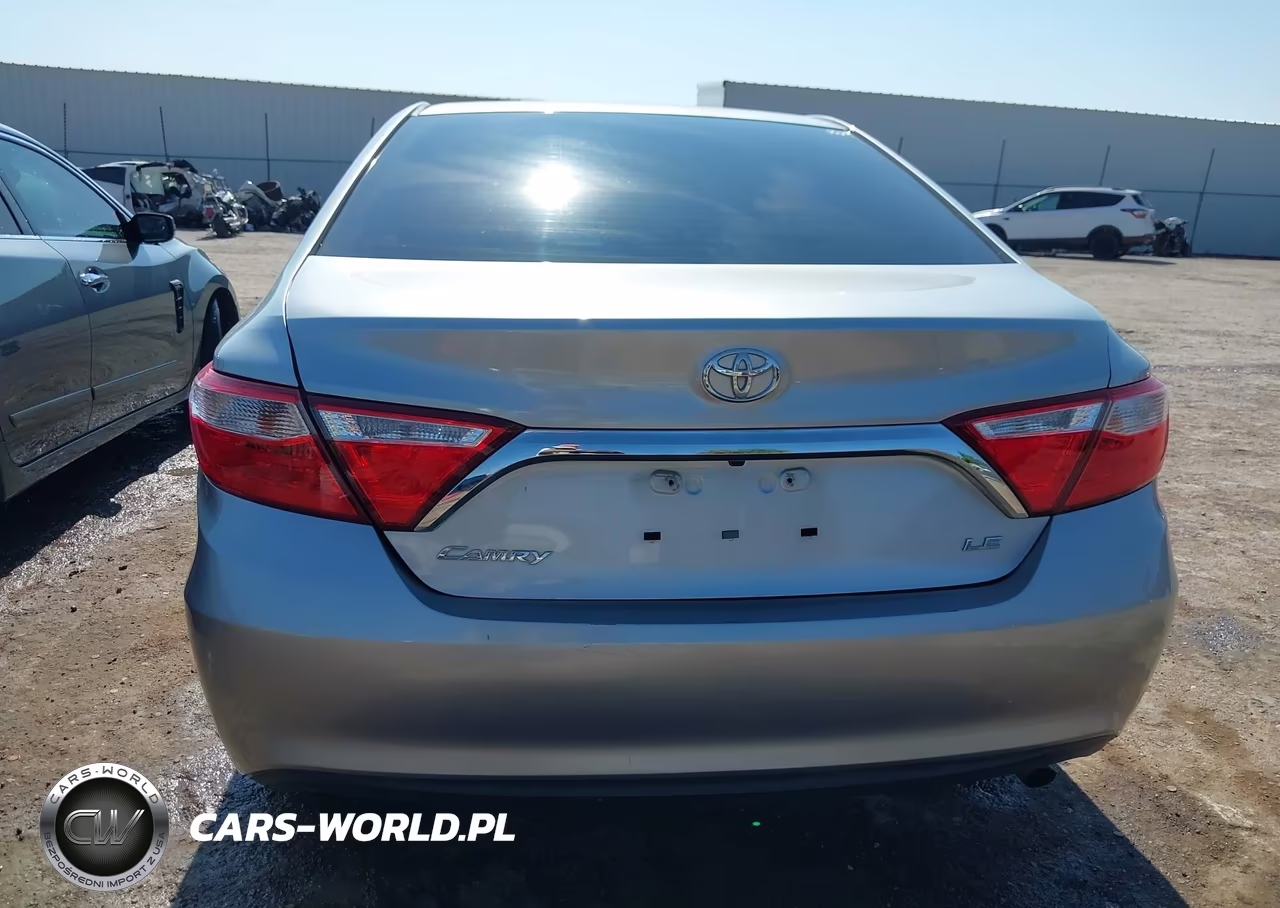 2015 Toyota Camry Le VIN:4T4BF1FK1FR510544 - 17
