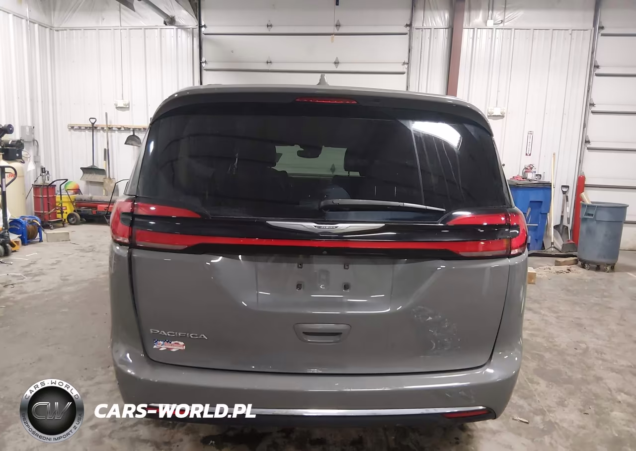 2022 Chrysler Pacifica Touring L VIN:2C4RC1BG1NR198888 - 16