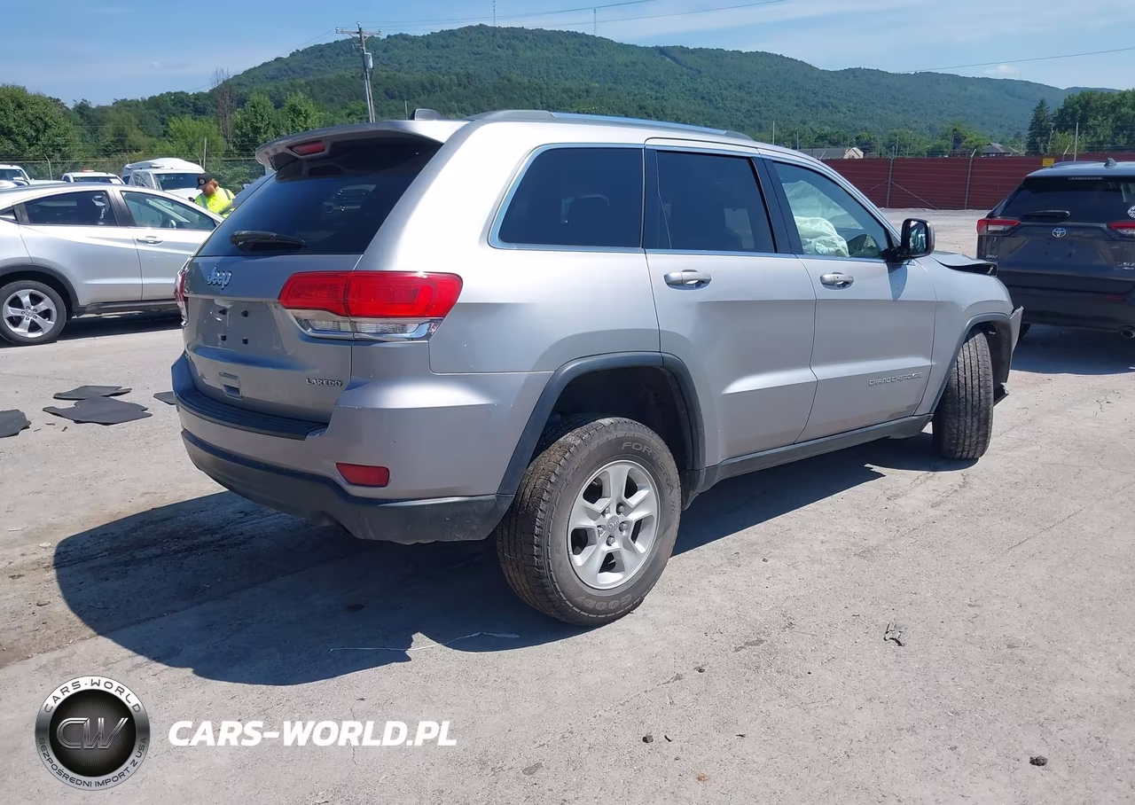 2015 Jeep Grand Cherokee Laredo VIN:1C4RJFAG8FC602333 - 4