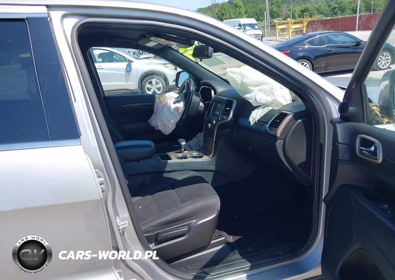 2015 Jeep Grand Cherokee Laredo VIN:1C4RJFAG8FC602333 - 5